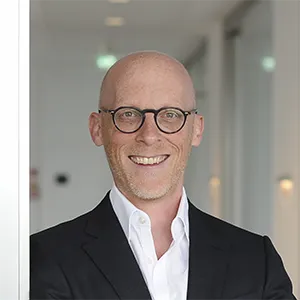 Tim Lewis headshot