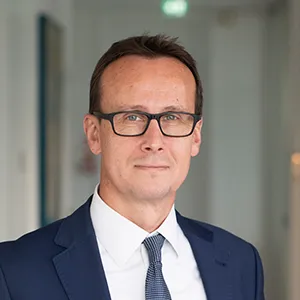Simon Witney headshot